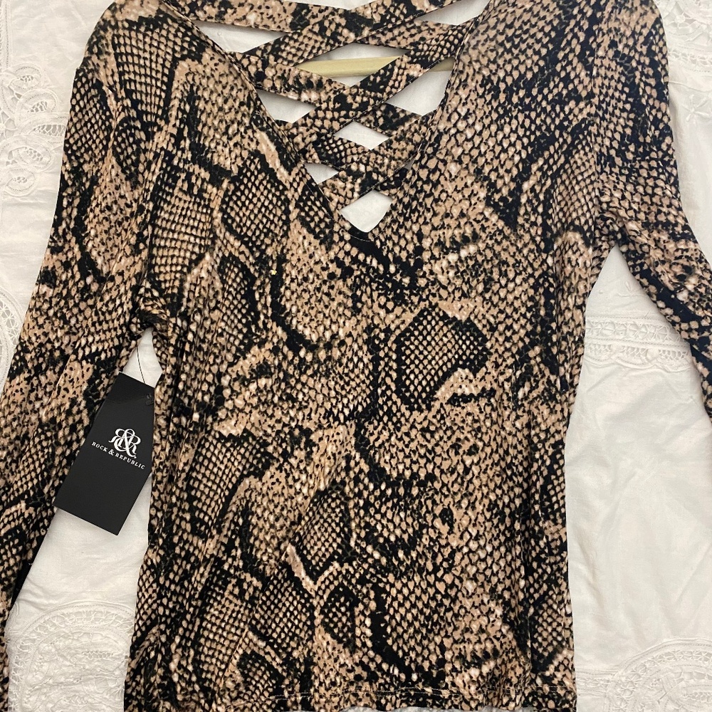 Women’s Size Sm Tops